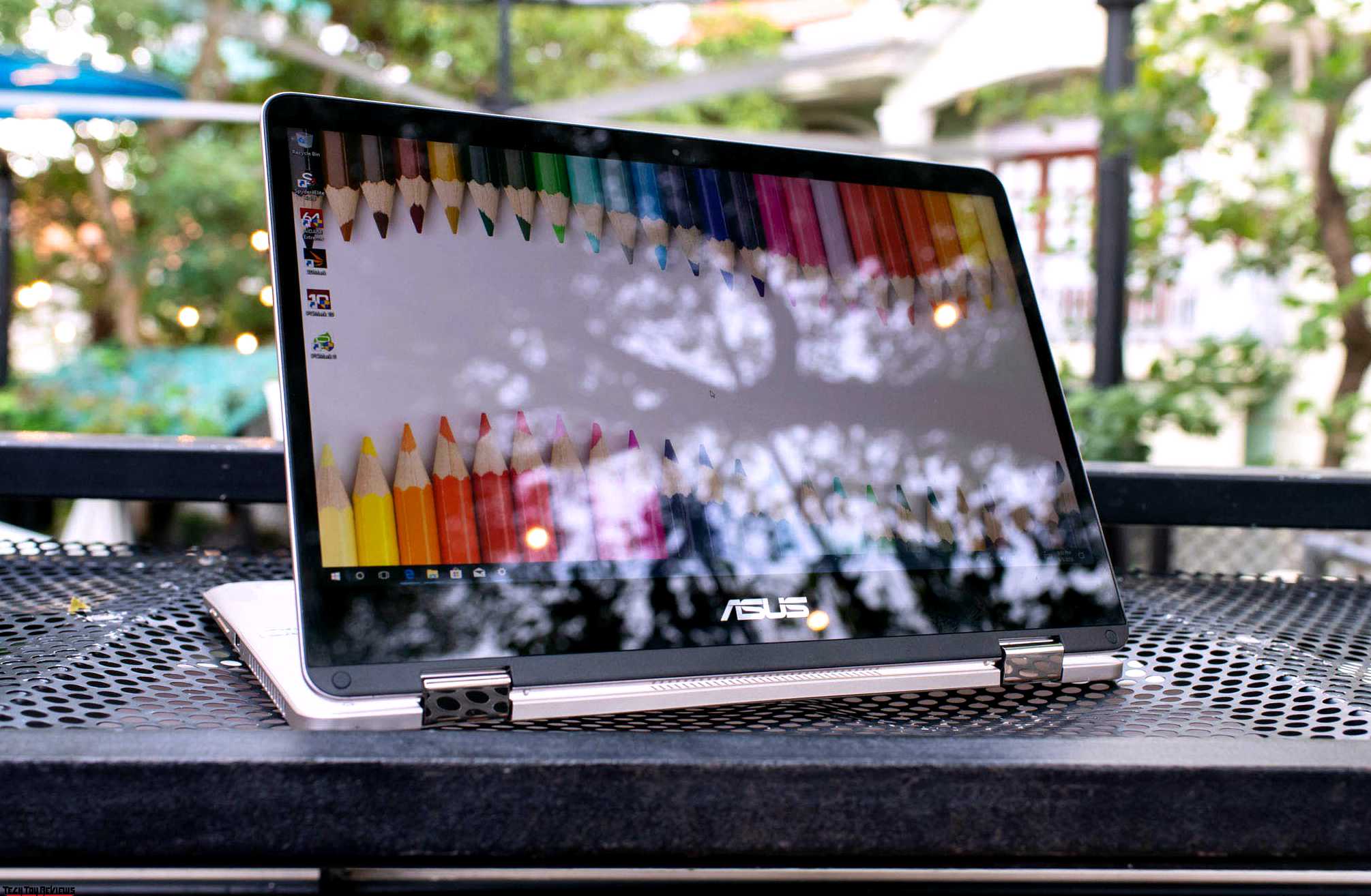 Asus ZenBook Flip UX461UA Display
