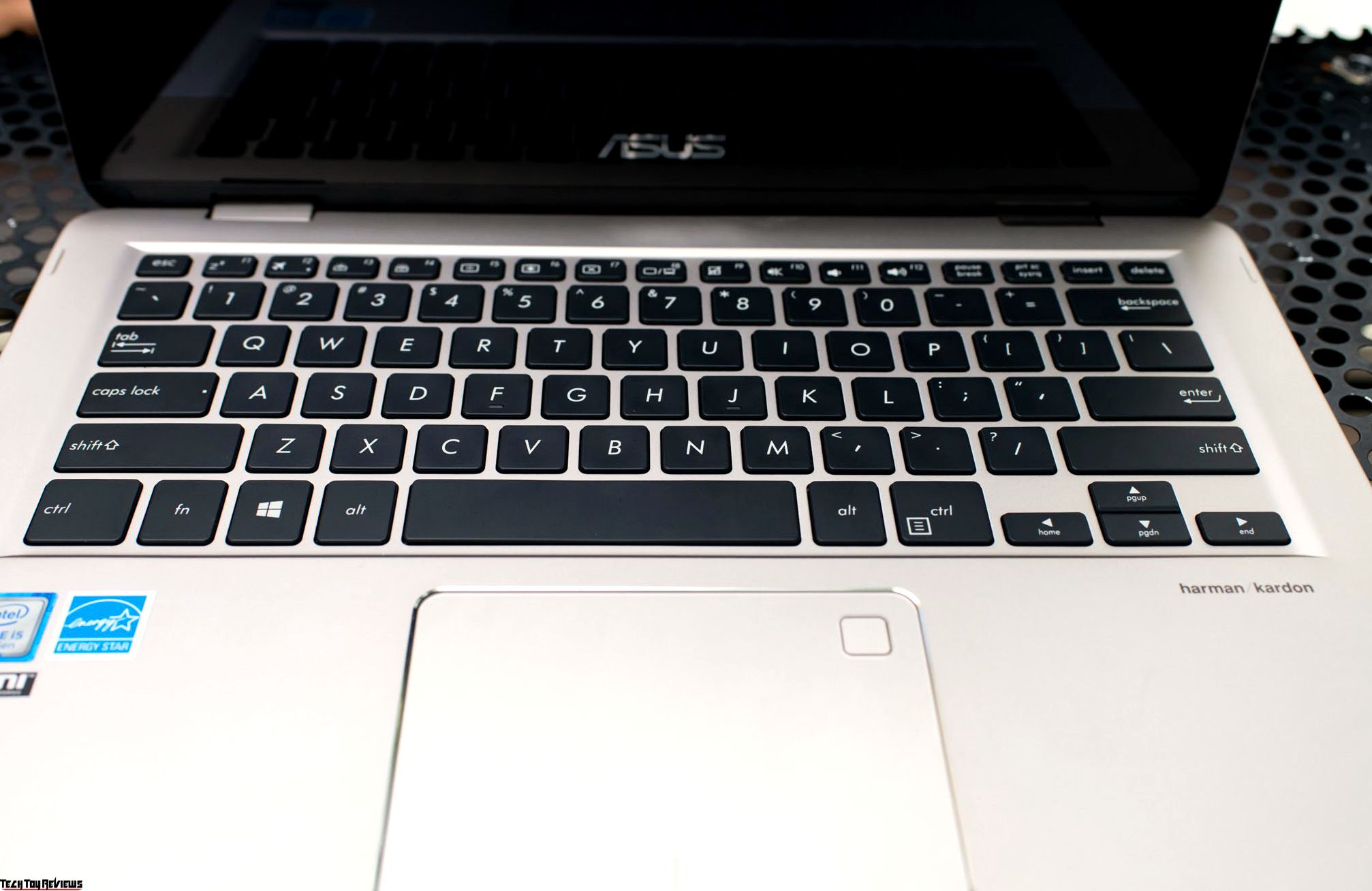 Asus ZenBook Flip UX461UA keyboard
