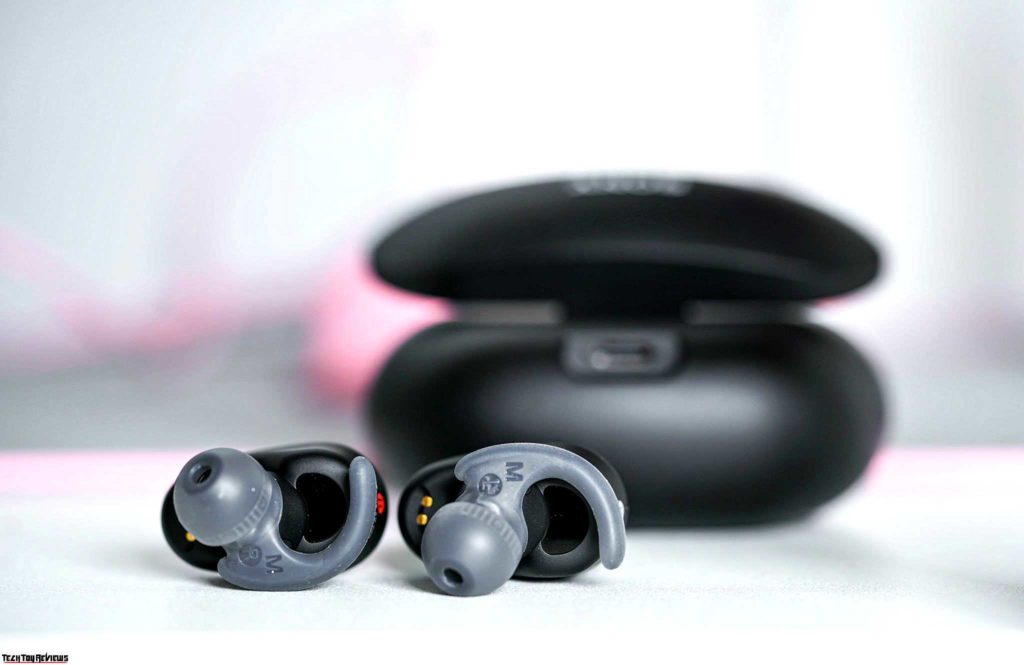 active noise cancelling earbuds