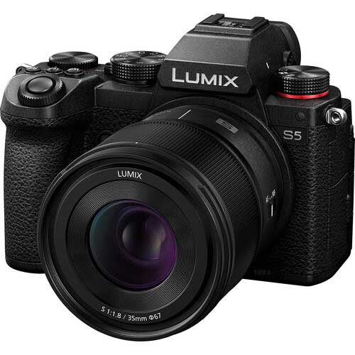 Panasonic Lumix S 35mm f1.8 wide angle lens