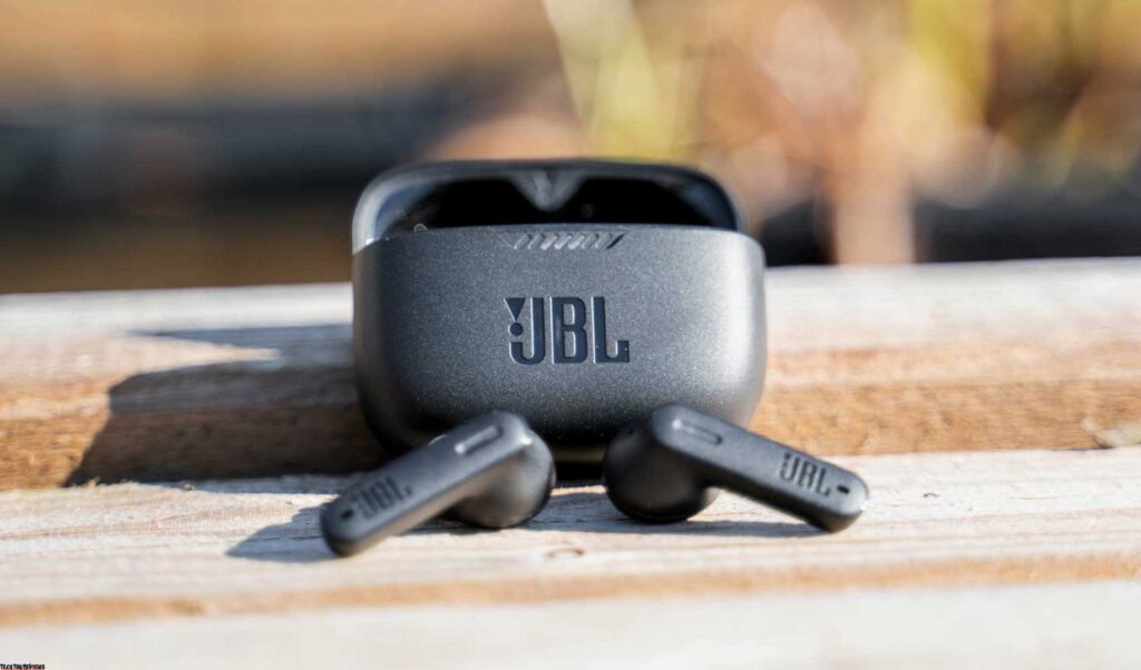 JBL Tune 230NC TWS Review: wireless noise cancelling headphones