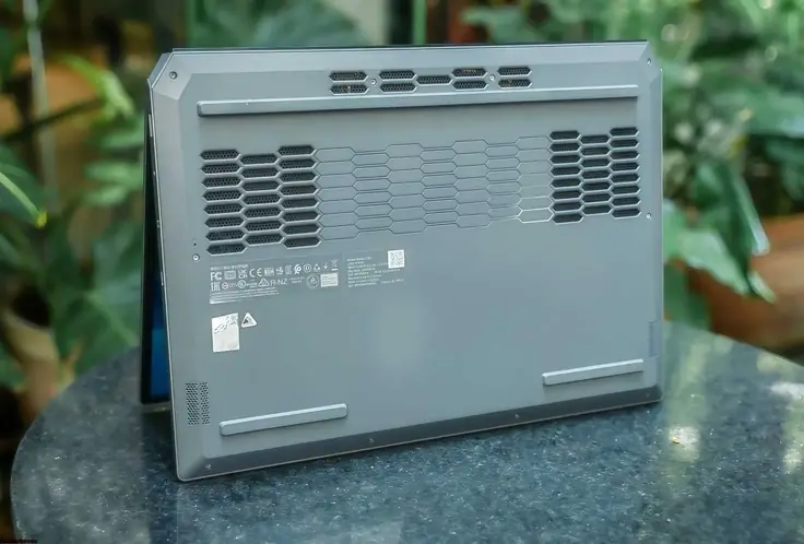 Lenovo LOQ 15IAX9 Review: coolong system Gaming and Study Laptop Tested