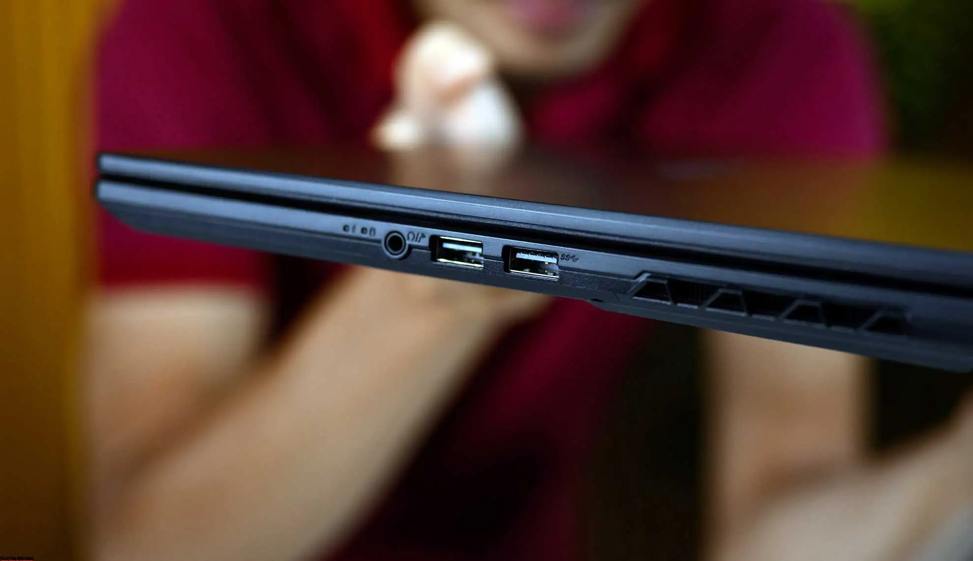 Gigabyte Gaming A16 Review: How Good Is the RTX 5050? ports